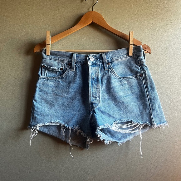 Levi Distressed Jean Shorts - Picture 1 of 9
